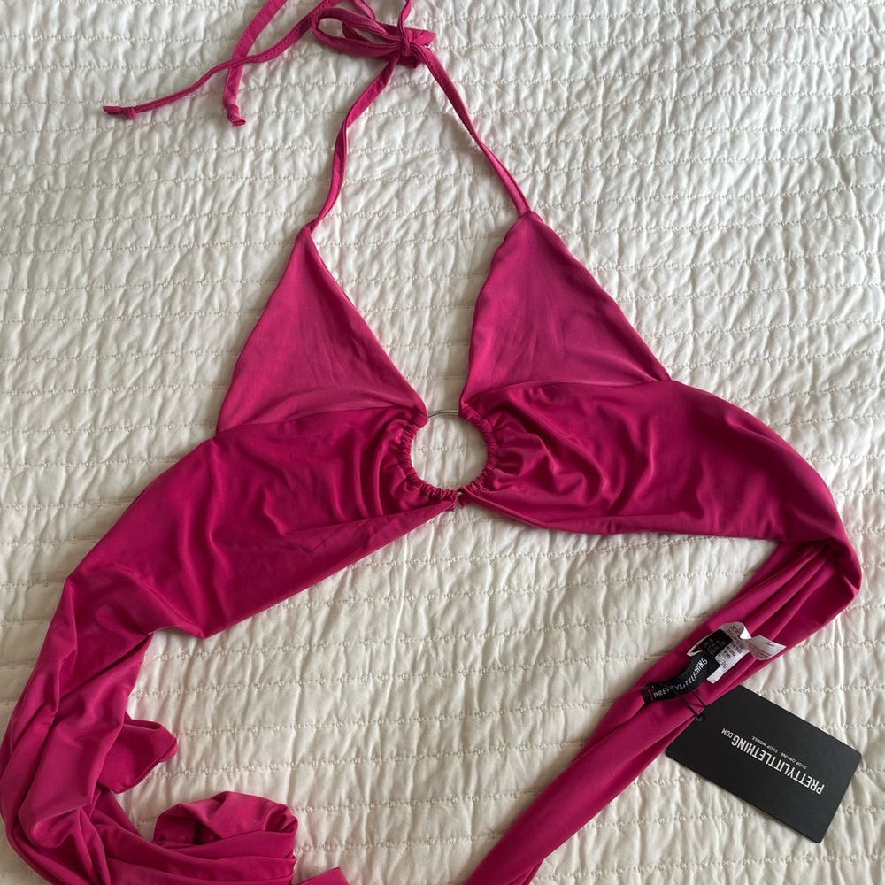 Pretty little thing Hot Pink Plunge Ring Detail Bralet